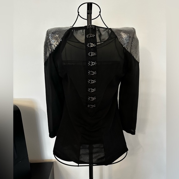 Black Mackage 3/4 sleeve top with sequence padded shoulders size Small - Picture 4 of 4
